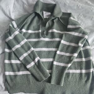 Aerie Olive and White Sweater